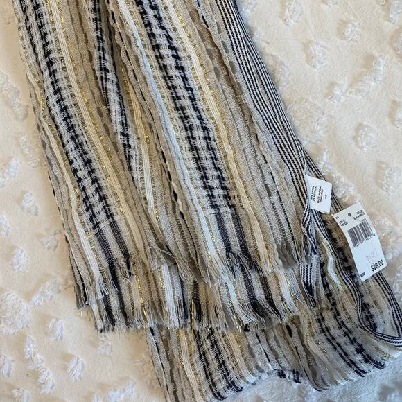 NWT Scarf Black White Gold Made in India Shimmer Boho Minimalist Chic - Picture 1 of 2